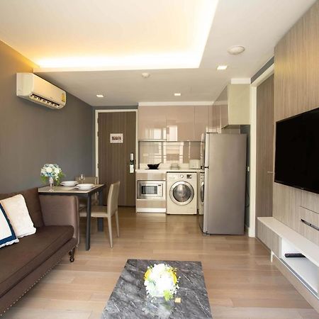 Dazzle Residence Bangkok Buitenkant foto