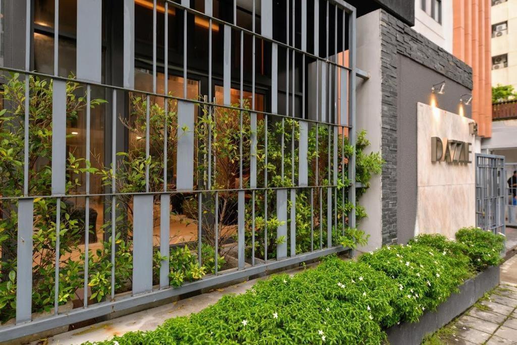 Dazzle Residence Bangkok Buitenkant foto