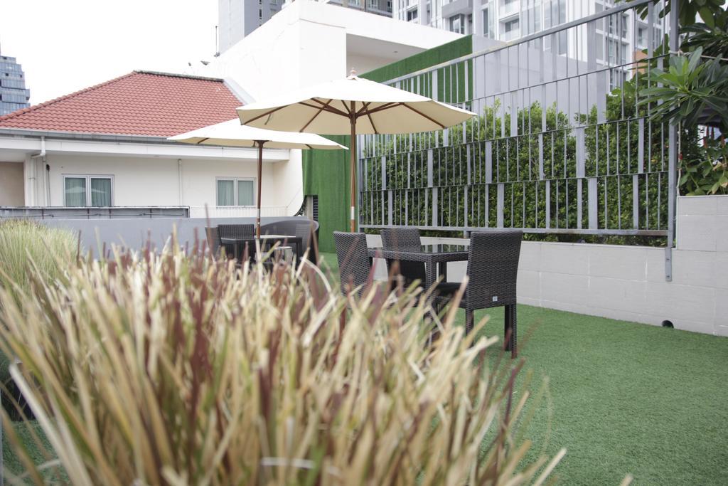Dazzle Residence Bangkok Buitenkant foto