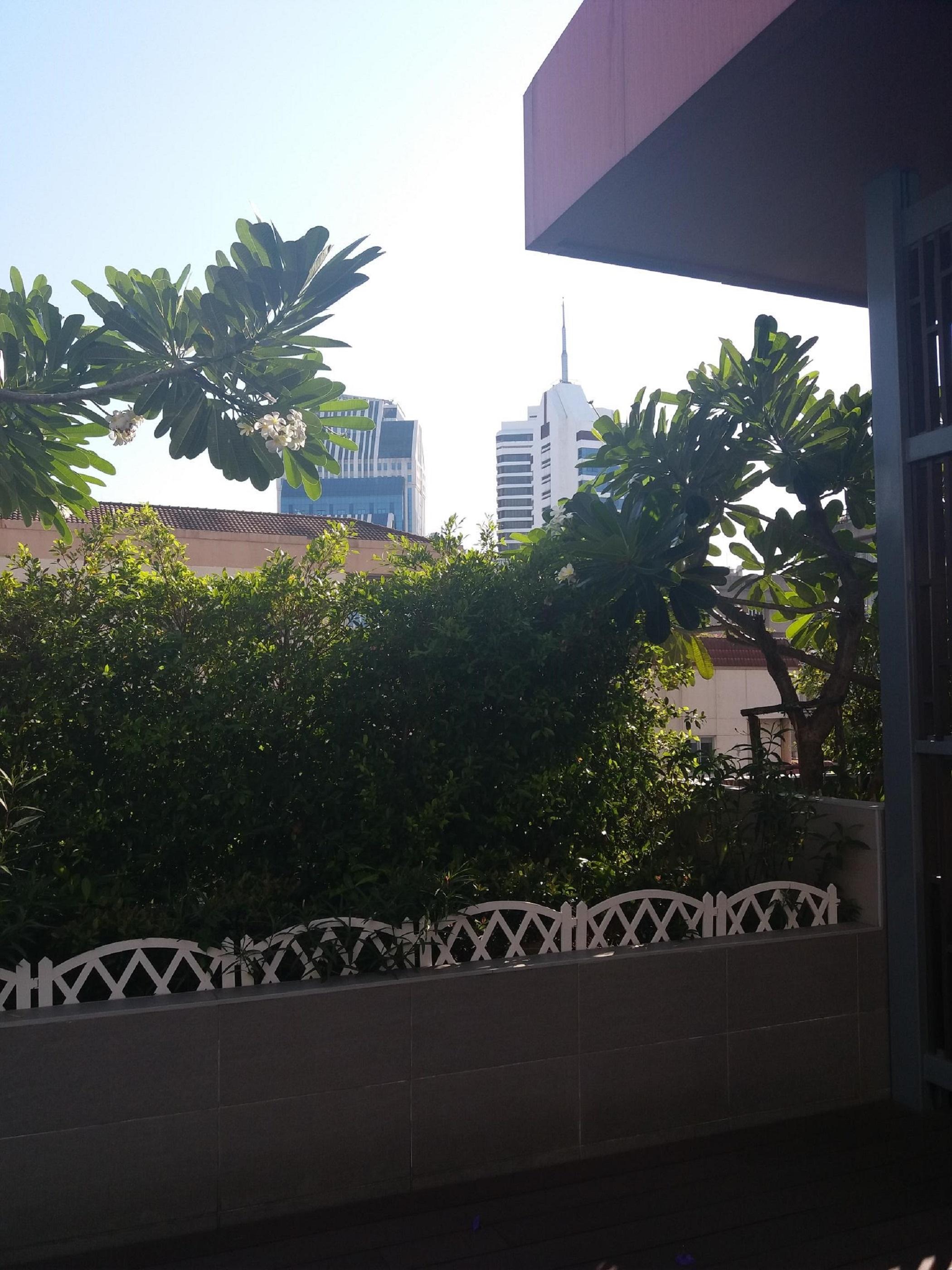 Dazzle Residence Bangkok Buitenkant foto