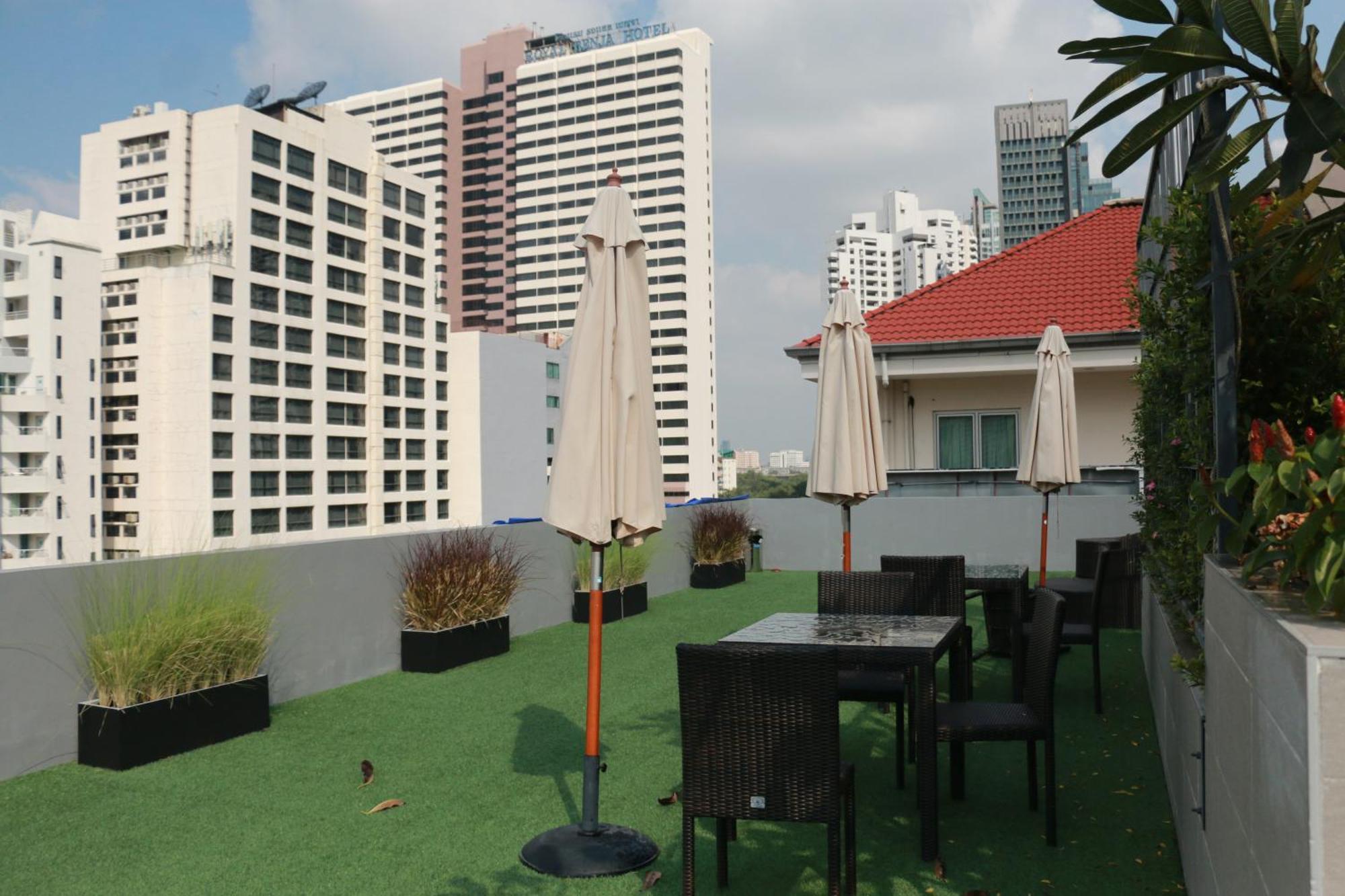 Dazzle Residence Bangkok Buitenkant foto