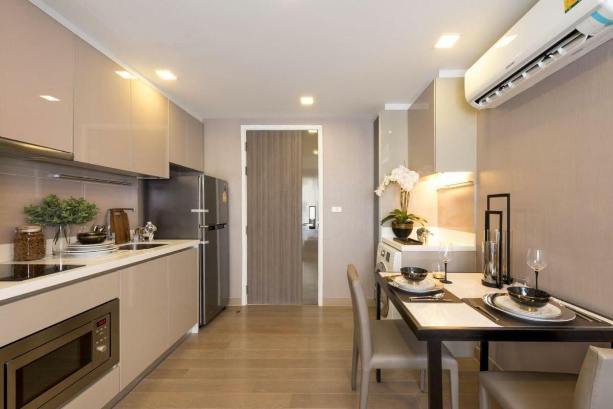 Dazzle Residence Bangkok Buitenkant foto